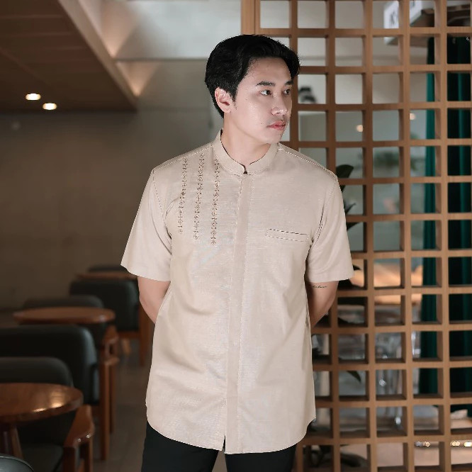 LOA STUDIOS - Baju Koko Bordir Pria Lengan Pendek Khaki - Sabhir